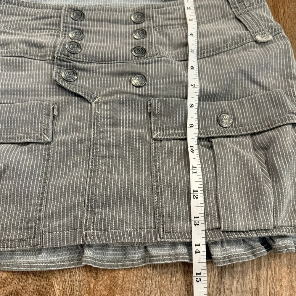 Vtg Y2K DC Mini Skirt Low Rise Women’s Size 31 Grey Stripes Ruffles Grunge Goth